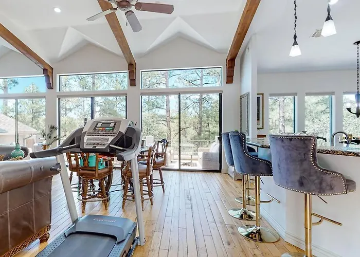Elegant Among The Pines-views, Near Downtown *