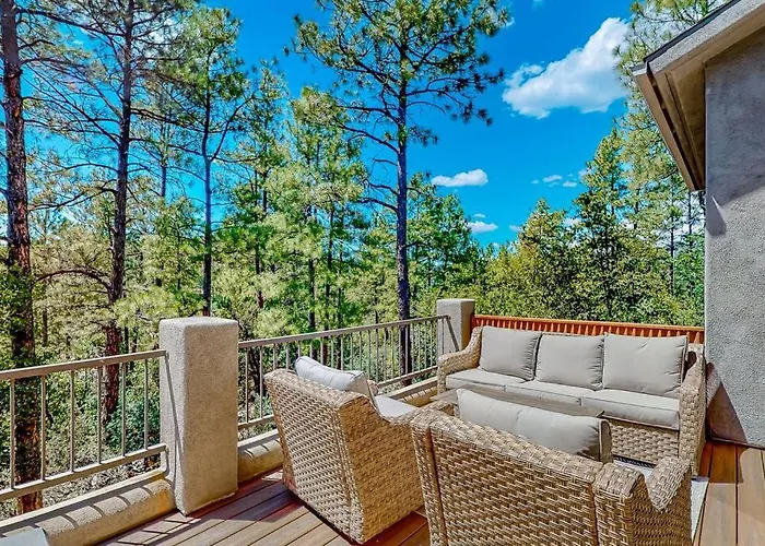 Elegant Among The Pines-views, Near Downtown
