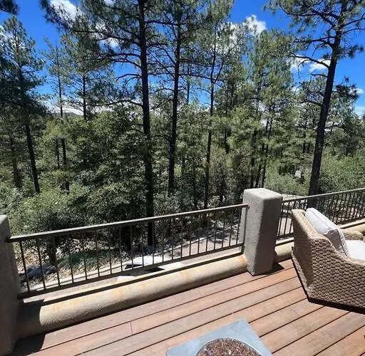 Elegant Among The Pines-views, Near Downtown Holiday home