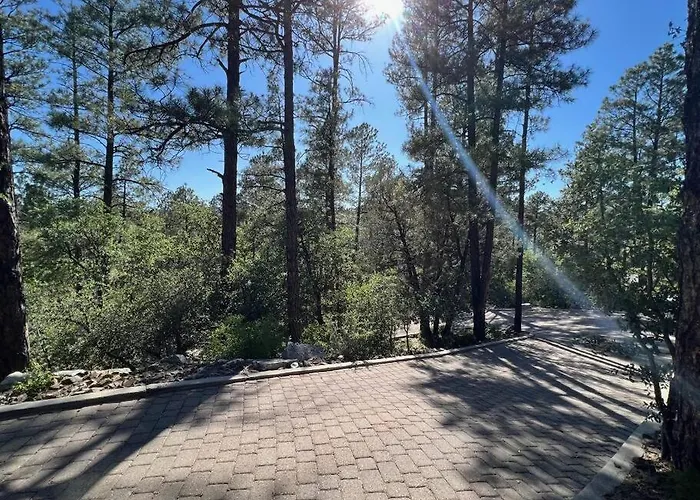 Holiday home Elegant Among The Pines-views, Near Downtown